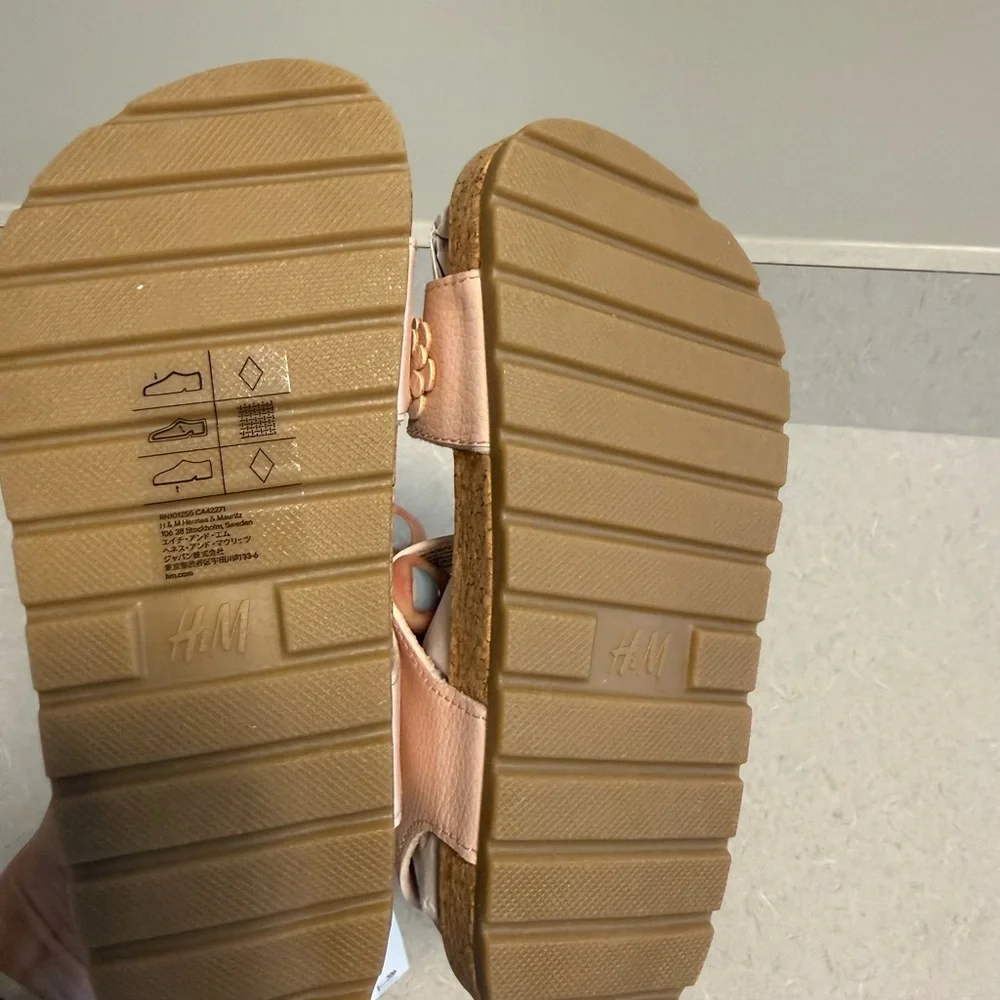 BNWT H&M KIDS SANDALS, SIZE US 9/26 EU